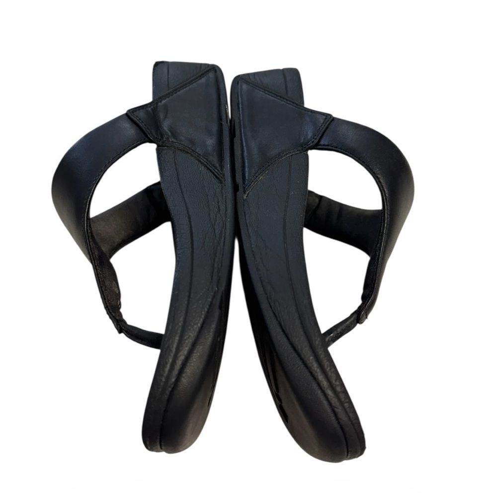FitFlop Women's Classic Black Sandals - Picture 3 of 5